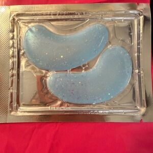 Shimmering Blue Eye Gel Patches